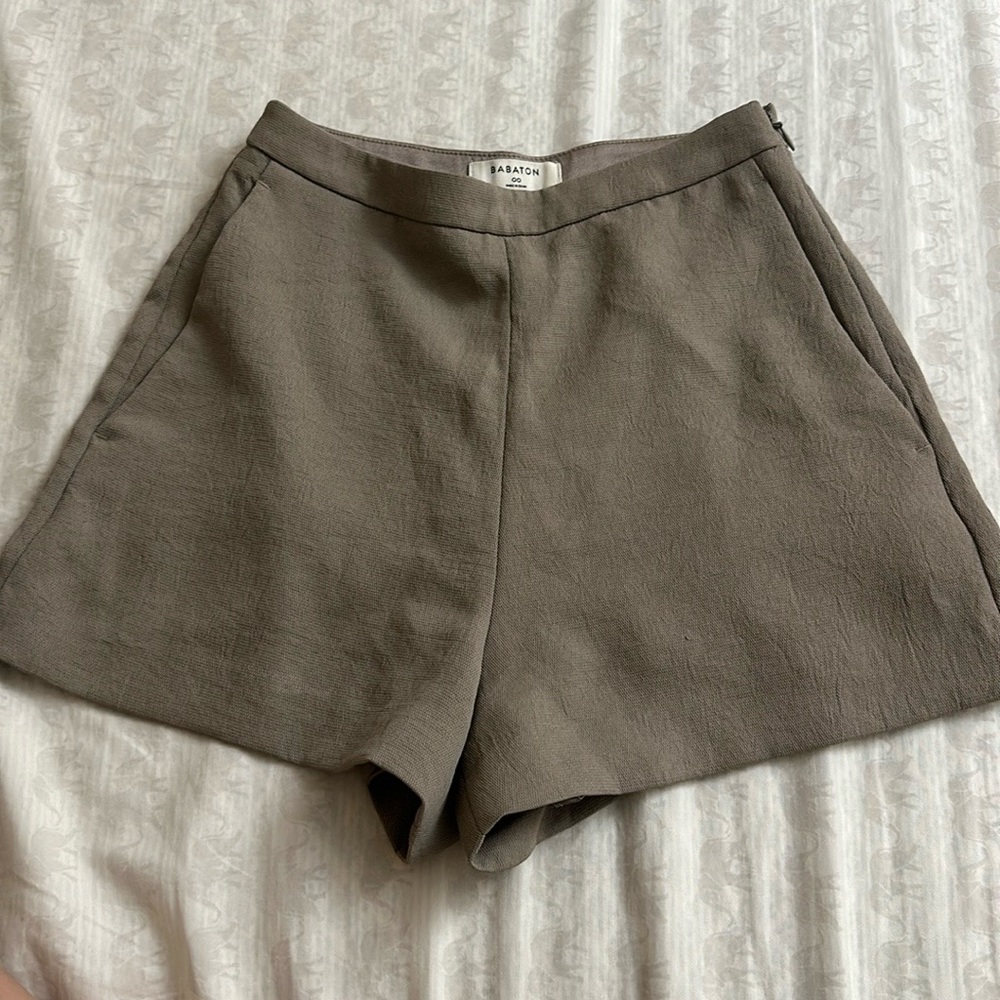 Aritzia | Babaton | High Waist Crepe Shorts | Size 00 | Beige Sage